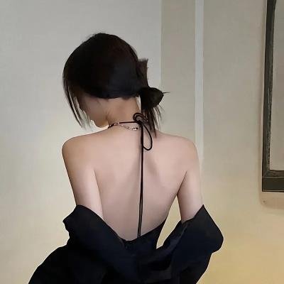 远离关闭的门